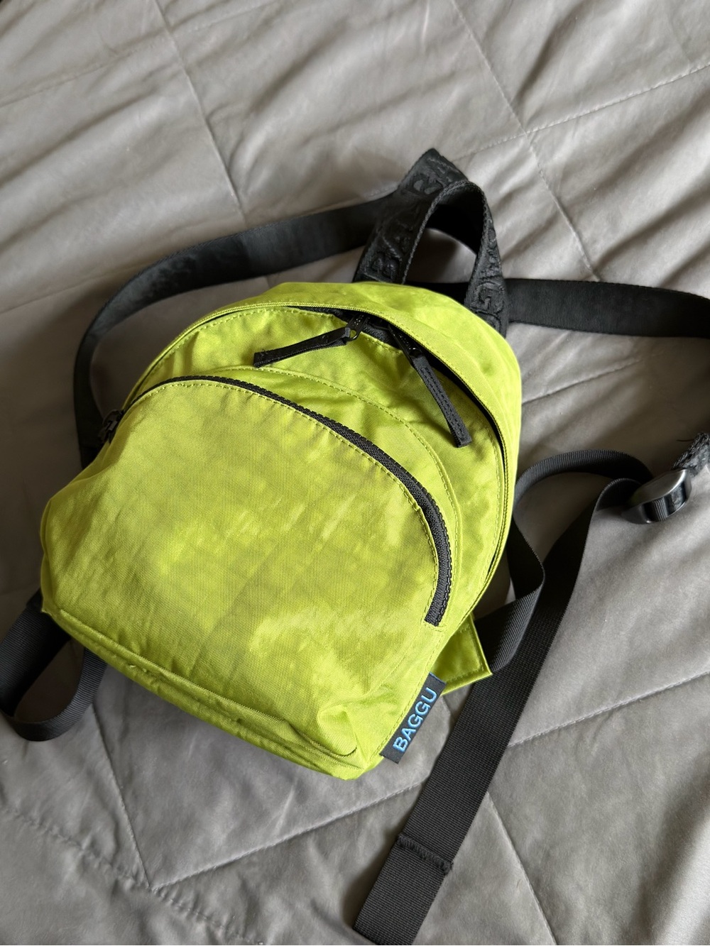 Baggu mini backpack in Green Juice 🍏 - Picture 3 of 8